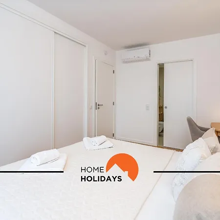 #264 C04 By Holidays *