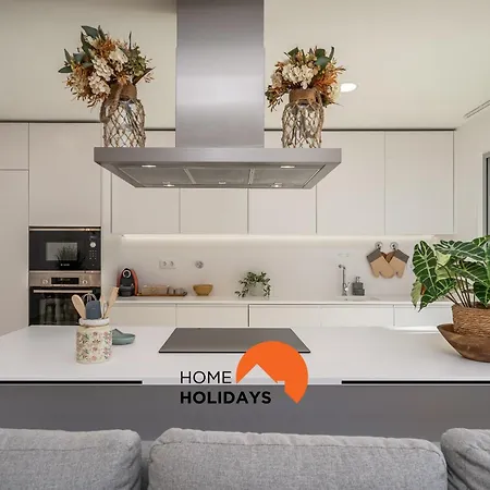 #264 C04 By Holidays Apartment *