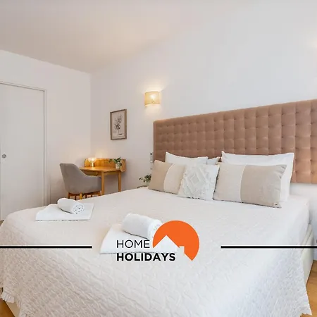 #264 C04 By Holidays شقة